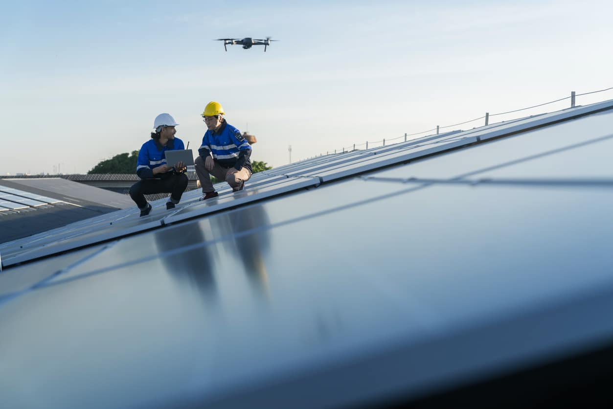 Nettoyage panneau photovoltaïque par drone